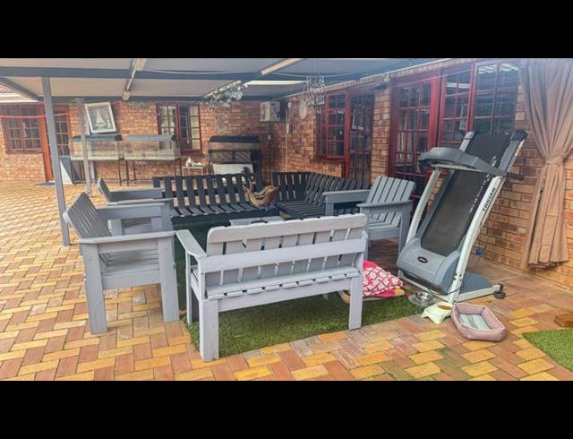 5 BEDROOM HOUSE FOR SALE IN FERNCLIFFE